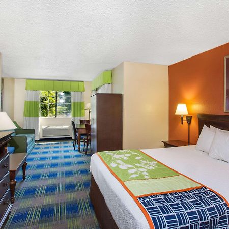 Days Inn By Wyndham Fremont Zewnętrze zdjęcie