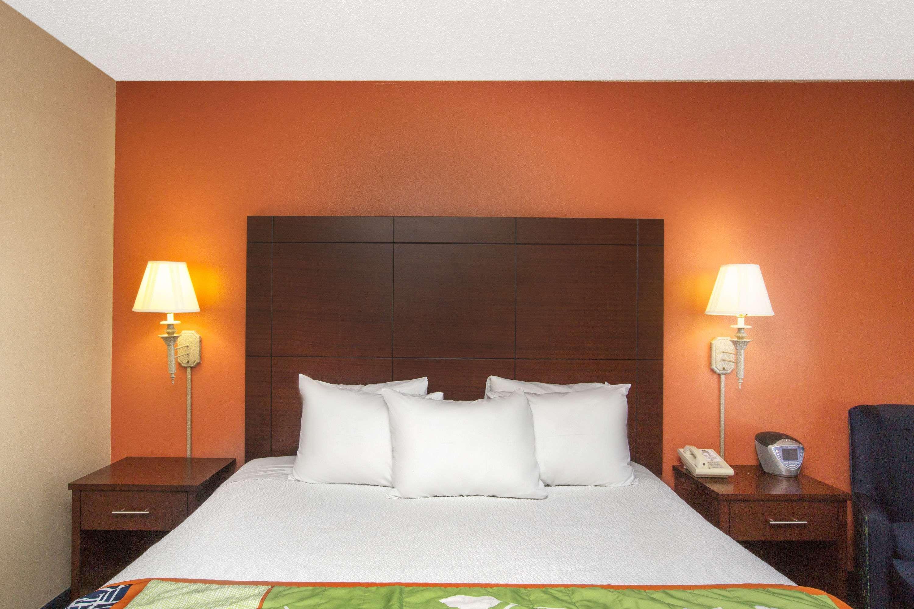 Days Inn By Wyndham Fremont Zewnętrze zdjęcie