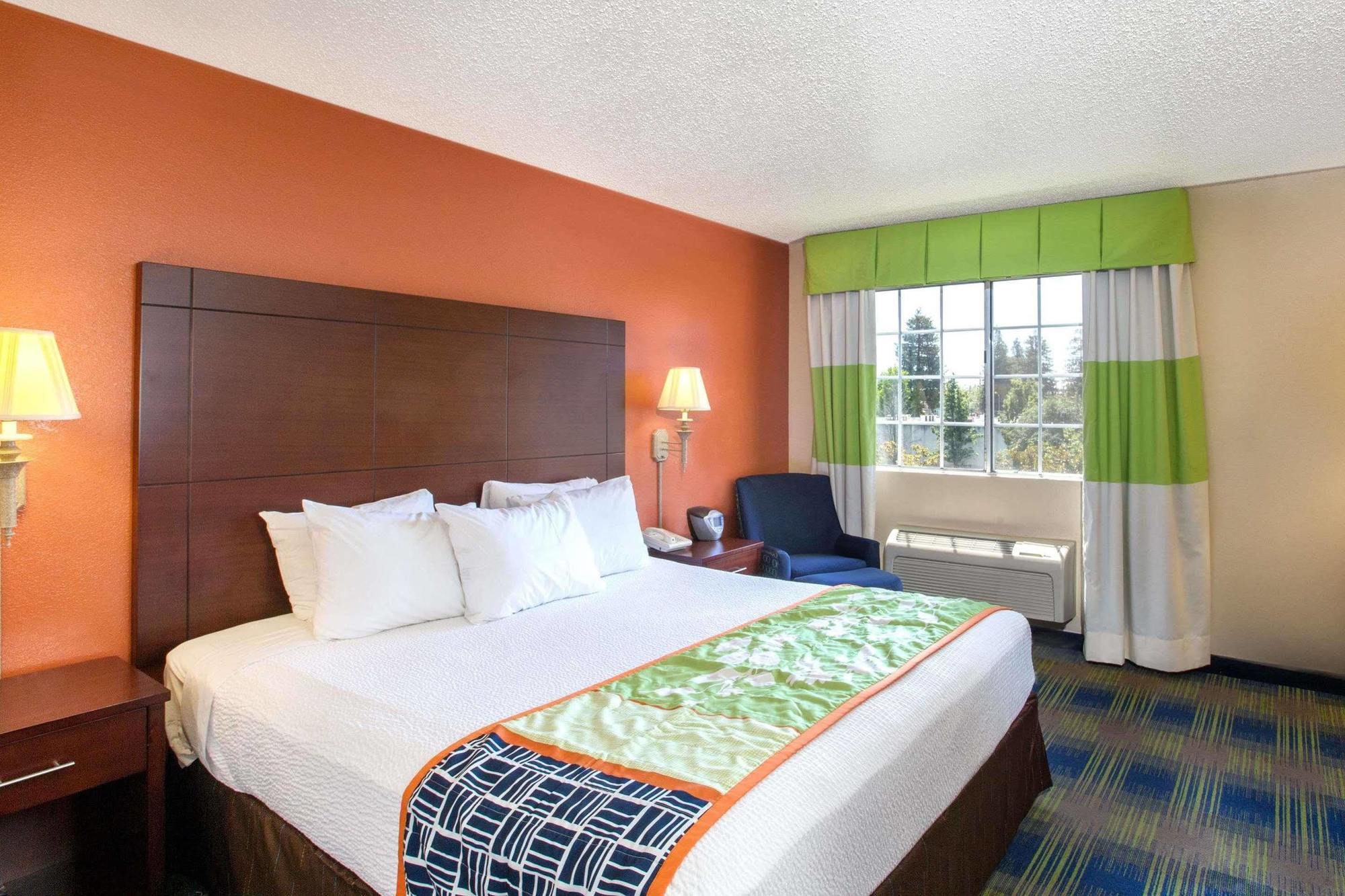 Days Inn By Wyndham Fremont Zewnętrze zdjęcie